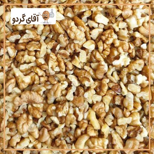 Chopped walnut kernels in aghayegerdoo