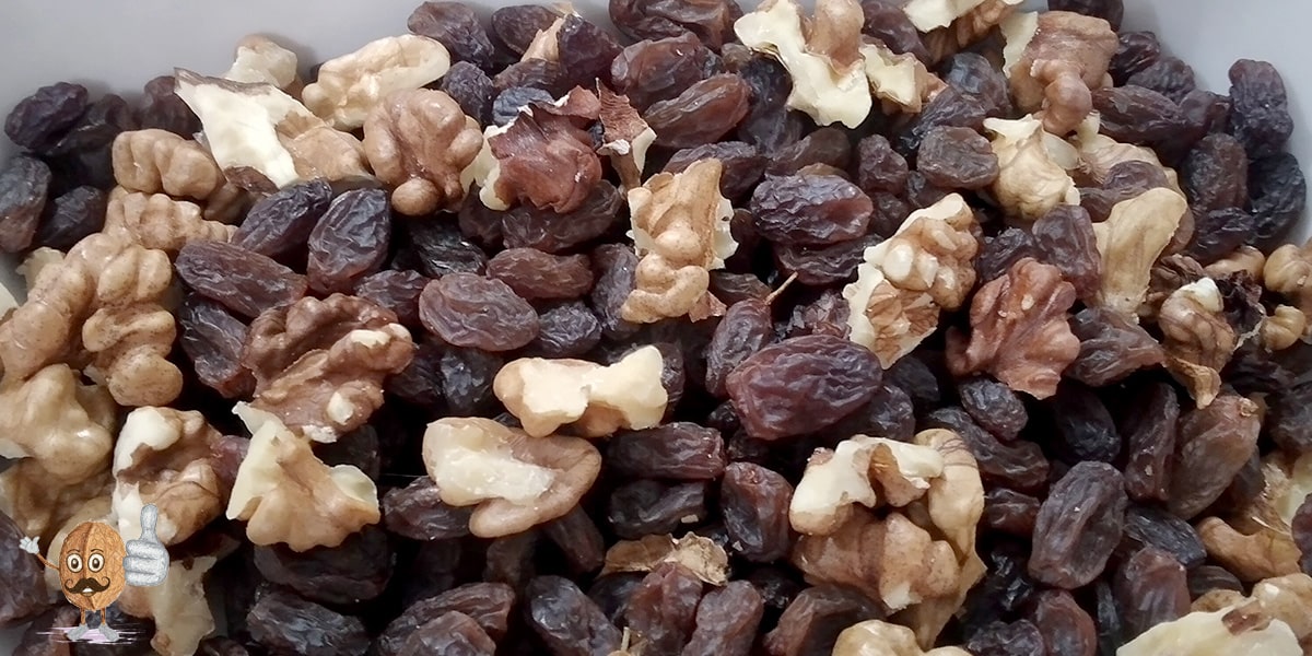 خواص گردو و کشمش برای کودکان