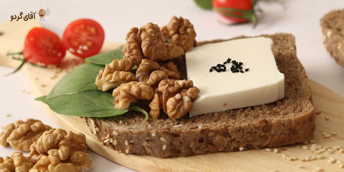 فواید خوردن گردو با پنیر