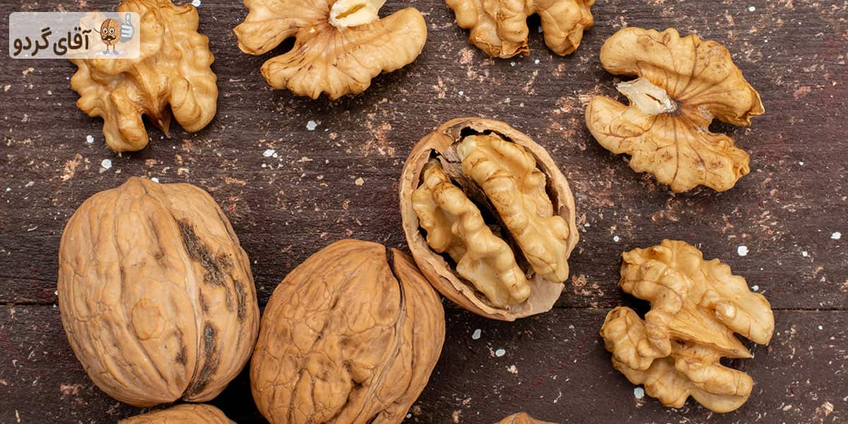 خوردن گردو به تنهایی